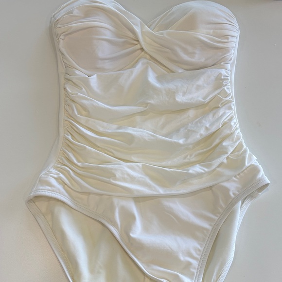 LaBlanca White Sweetheart Neck Ruched One Piece Bathing Suit Size 8 - Picture 2 of 3
